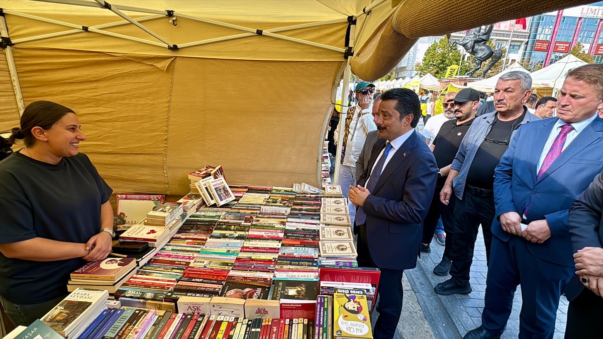 Kırşehir\'de Ahi Kitap Fuarı açıldı, 50\'ye yakın yayınevi stant açtı