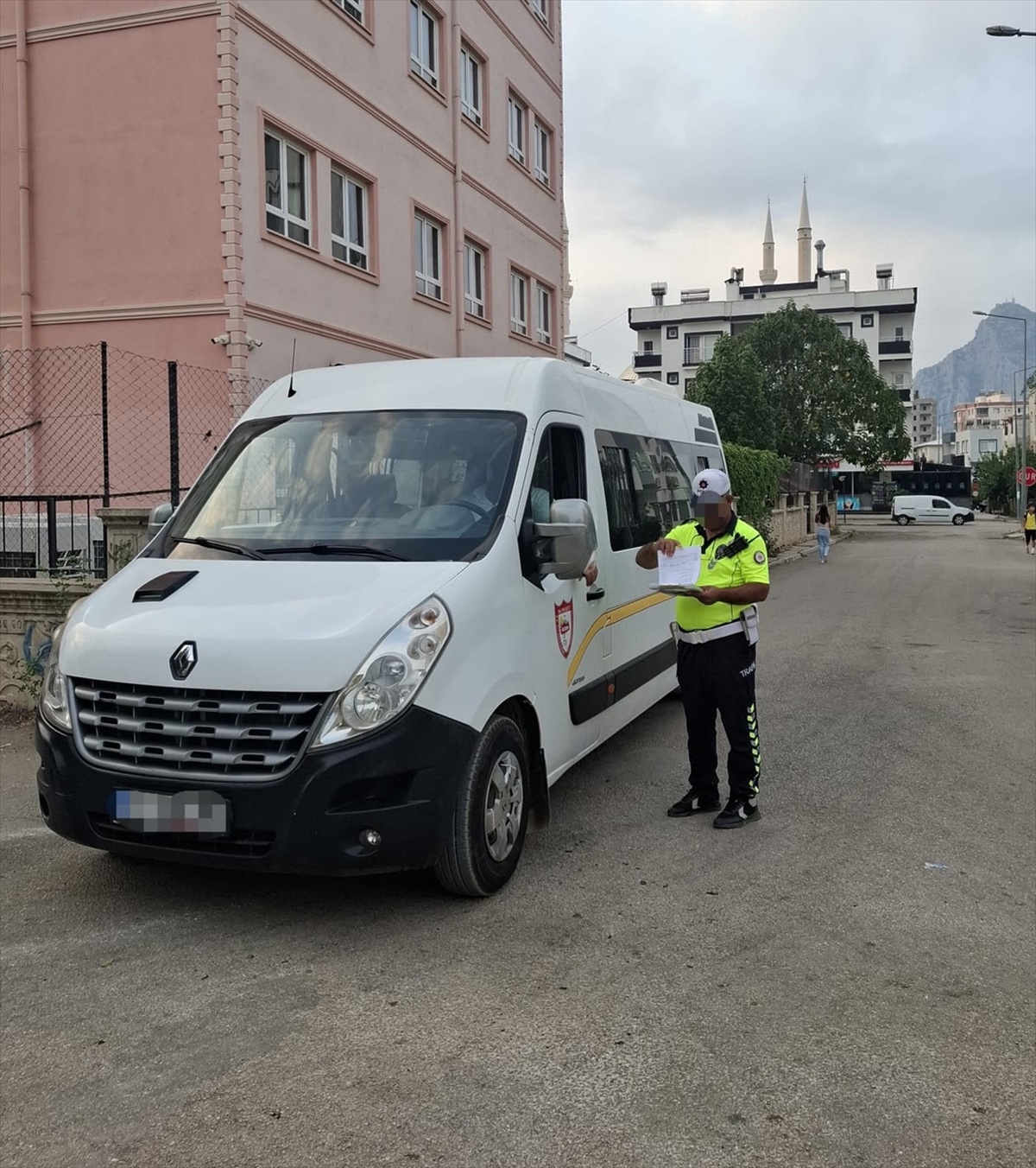 Kozan\'da denetimde yakalanan 7 şüpheli tutuklandı, 34 araç trafikten men edildi