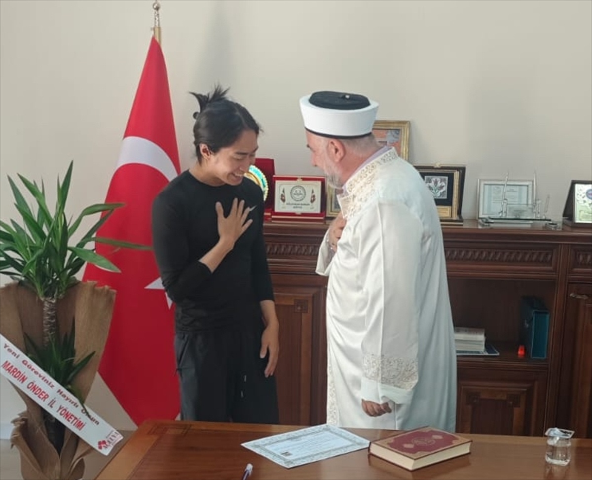 Mardin\'e gezmeye gelen Güney Koreli turist, düzenlenen törenle Müslüman oldu