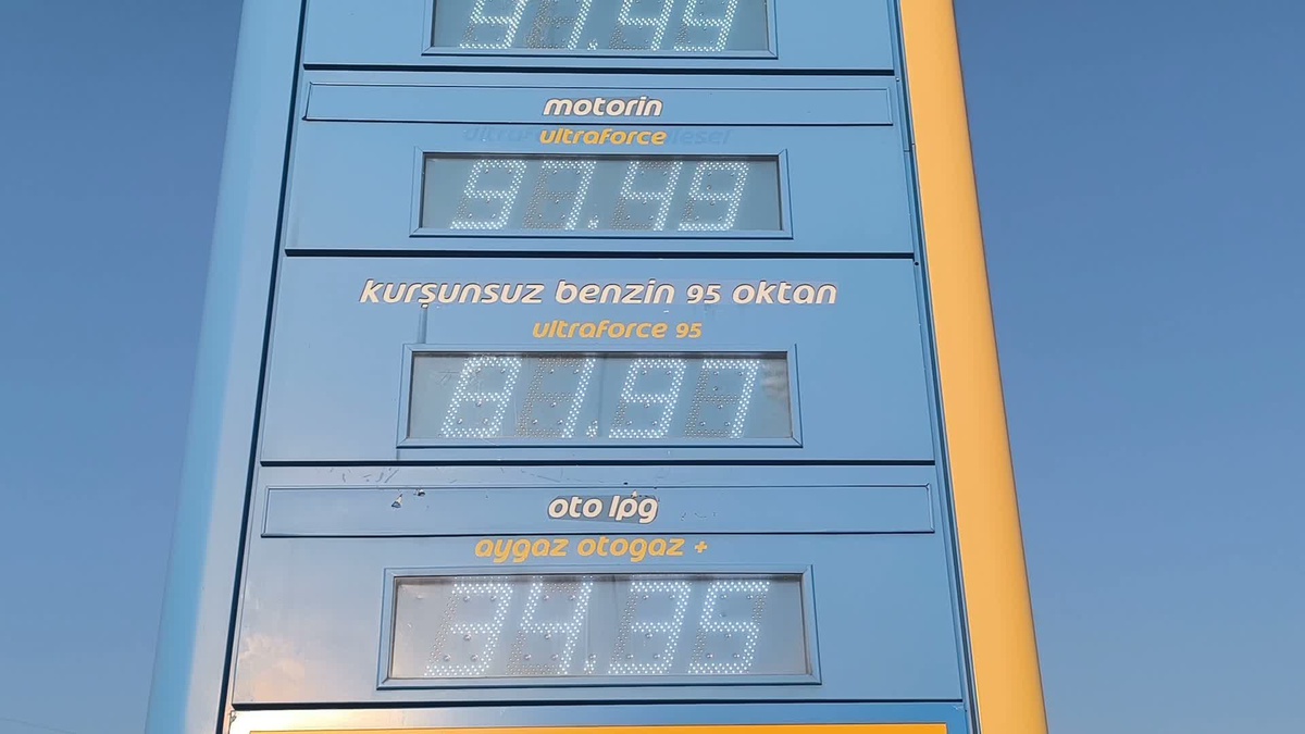 Osmaniye Kadirli'de mazot zammına çiftçiden tepki, traktör tarlada kaldı