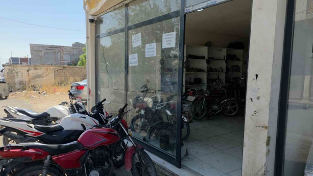 Hatay'da tamir ustası küfür ve yarış sohbetine camdaki yazılarla dur dedi