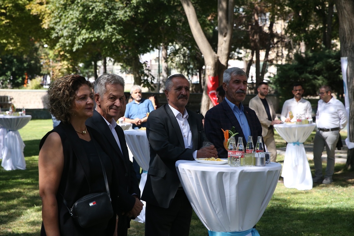 NÖHÜ\'de 60+ Tazelenme Üniversitesi lansmanı, Vali Akmeşe de katıldı