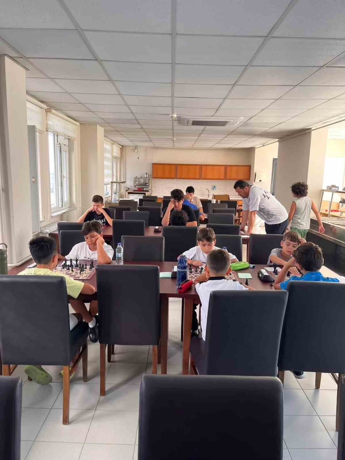 Sinop'ta İlköğretim Haftası satranç turnuvasında öğrenciler ter döktü