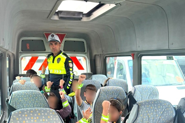 Erzurum'da okul servislerine denetim aralıksız sürüyor, kurallara uymayan sürücülere ceza
