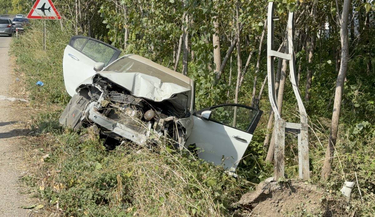 Tokat'ta otomobilin elektrik direğine çarptığı kazada 74 yaşındaki kadın öldü