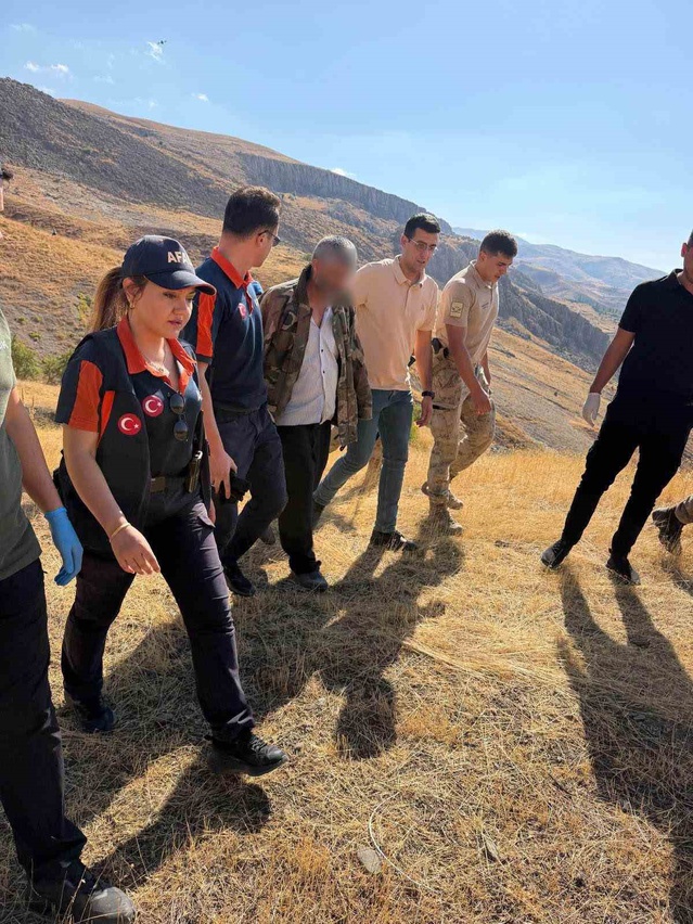 Siirt Pervari'de kaybolan 42 yaşındaki zihinsel engelli vatandaş kayalıklarda sağ bulundu