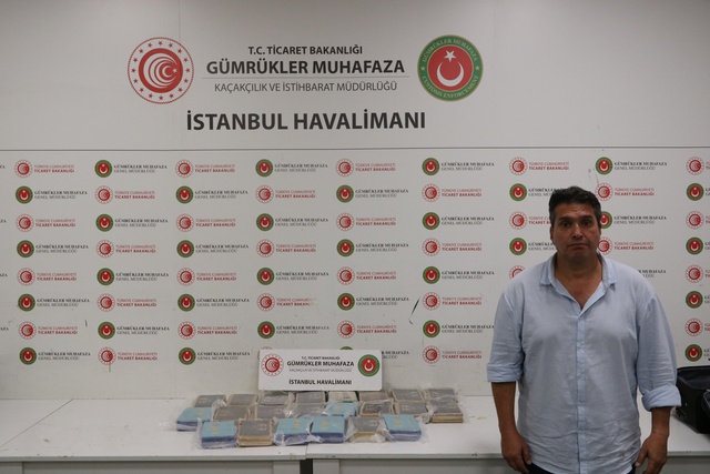 Pilot kıyafetiyle İstanbul Havalimanı'ndan kaçtı! Her yerde aranıyor