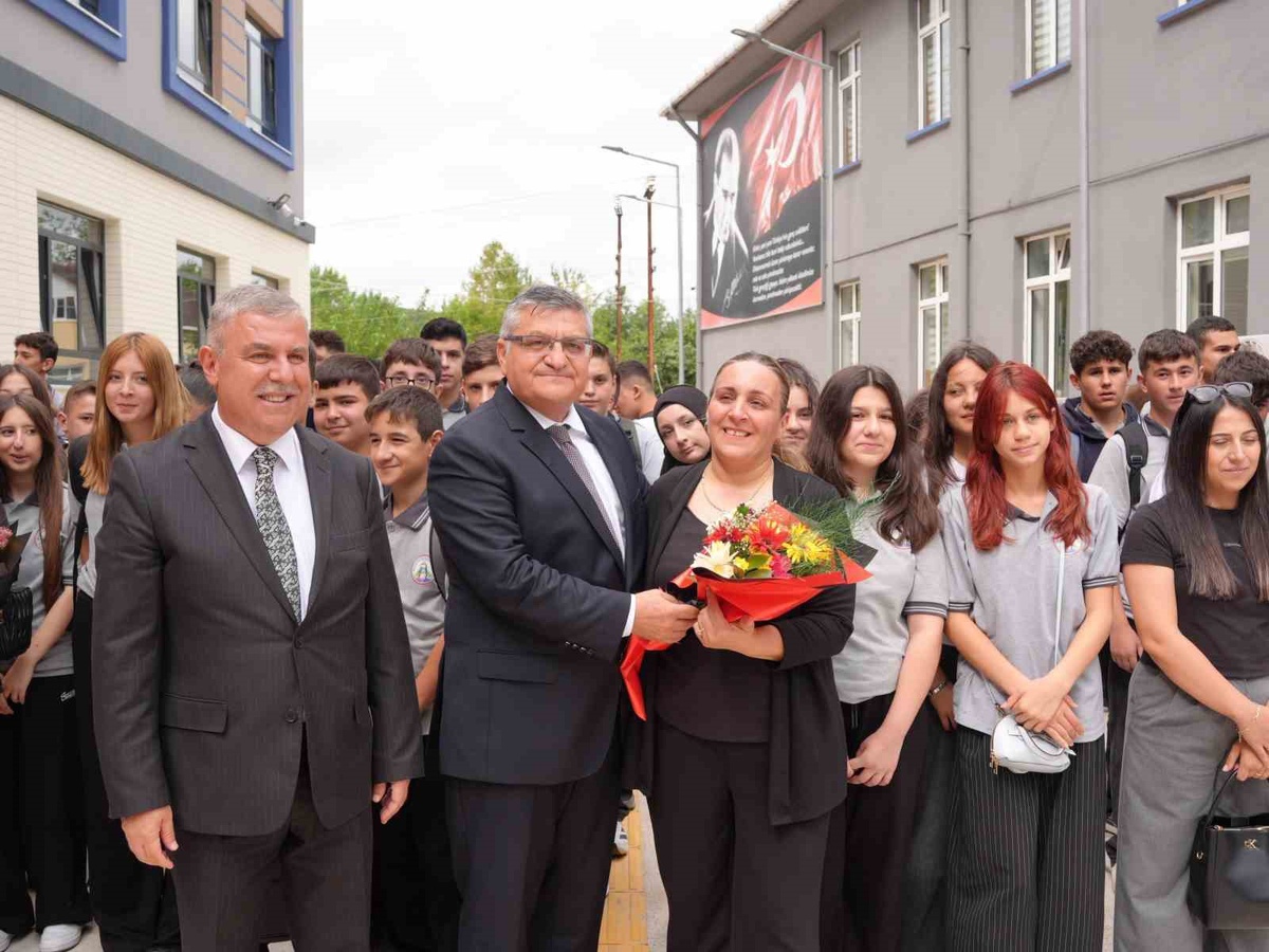 Sinop’ta 16 derslikli modern lise hizmete açıldı
