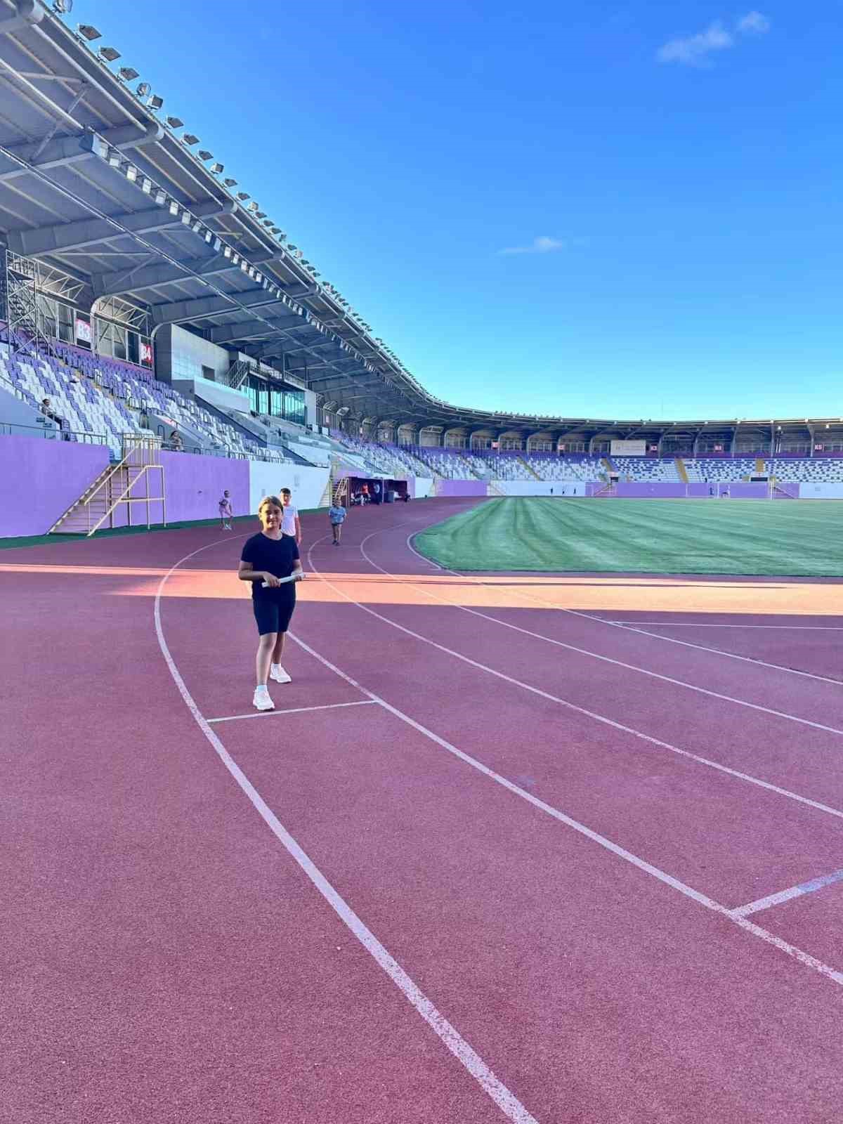 Sinop'ta Atatürk'ün kente gelişinin 98. yıl dönümünde atletizm bayrak yarışları yapıldı