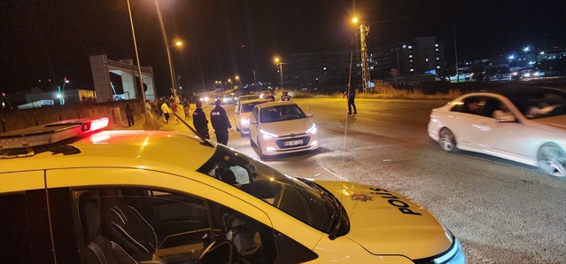 Sivas'ta Cumhuriyet Üniversitesi yerleşkesinde polis denetim yaptı