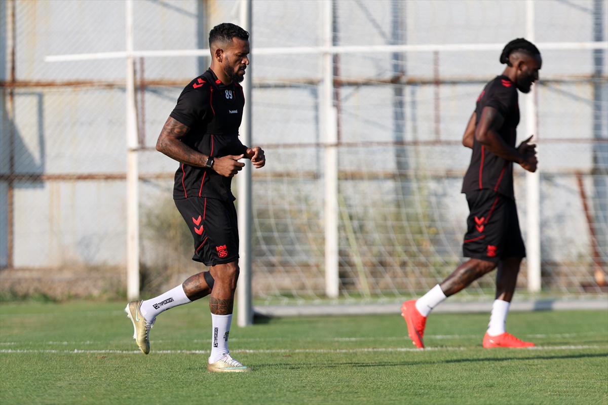Sivasspor, Keçiörengücü deplasmanı öncesi taktik çalıştı