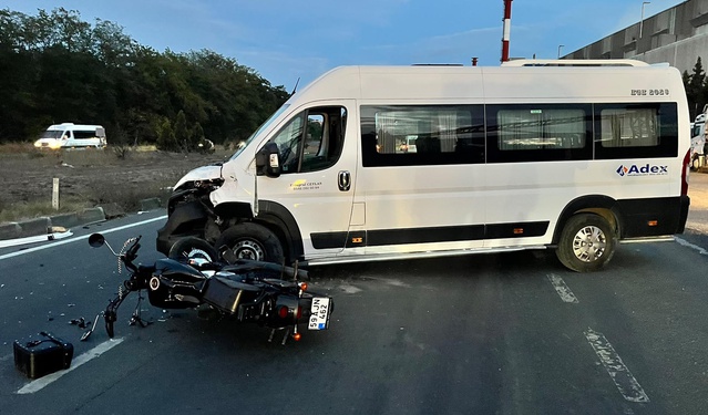 Tekirdağ Ergene'de motosikletin sürücüsü, servis minibüsüyle çarpıştıktan sonra öldü