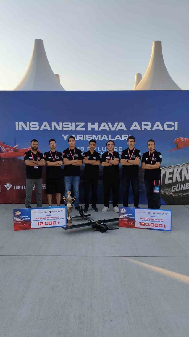 Eskişehirli ALPAGU Takımı TEKNOFEST'te Sabit Kanat İHA'da Türkiye üçüncüsü oldu