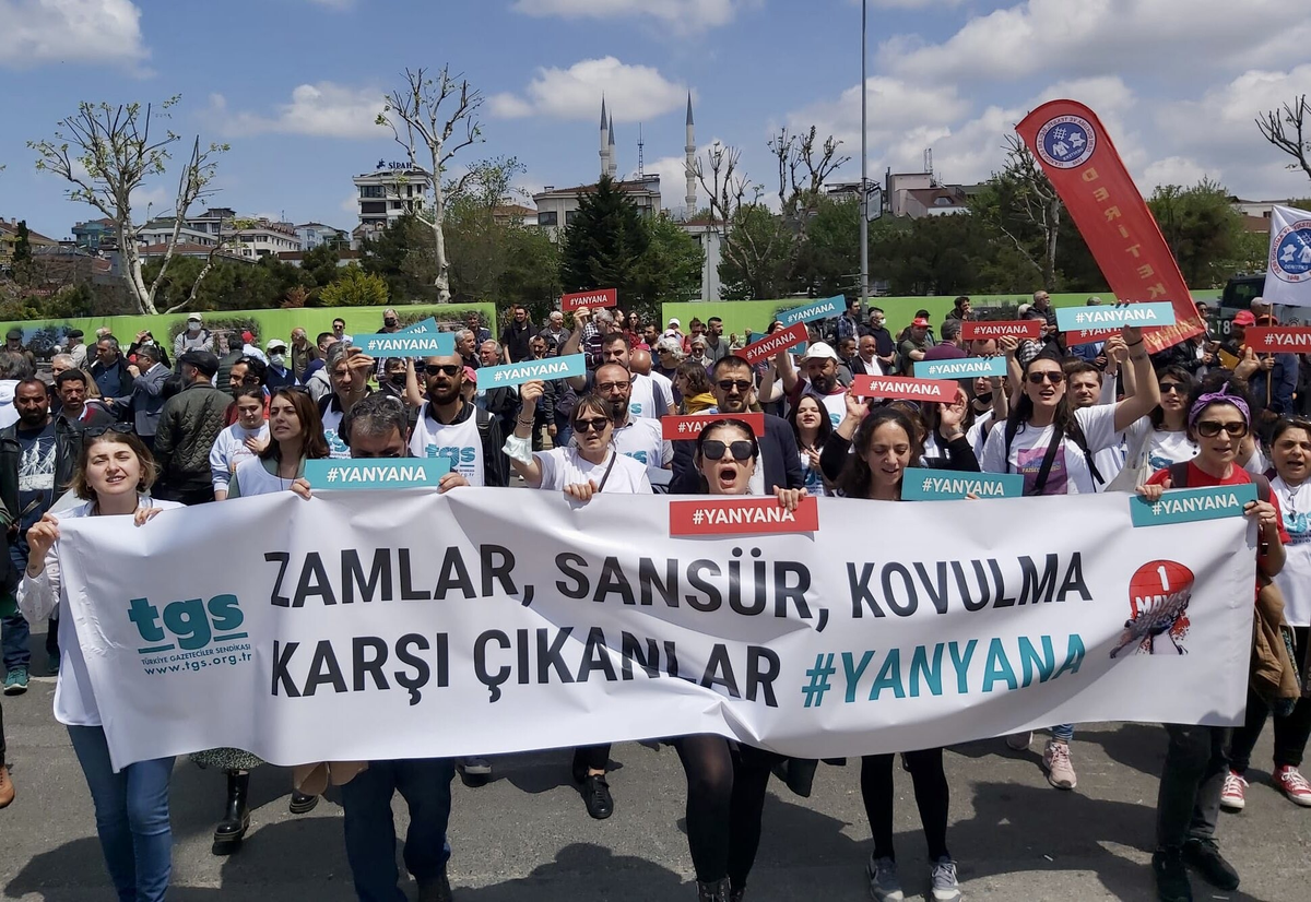 TGS\'den Adliye önünde gözaltına alınan gazeteciler için serbest bırakılma çağrısı