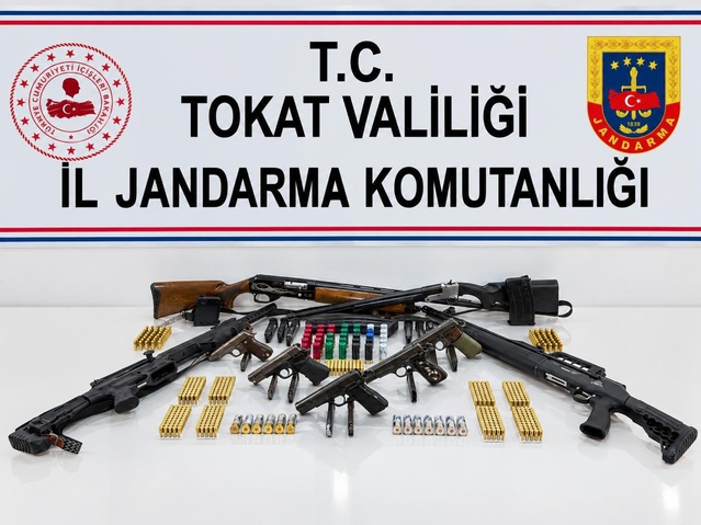 Tokat Yeşilyurt'ta 5 adrese eş zamanlı operasyon, çok sayıda silah ele geçirildi