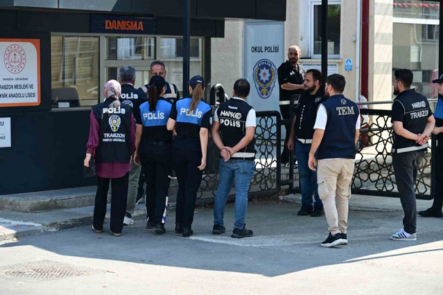 Trabzon'da polis okul çevrelerinde denetim yapıyor, metruk binalar da kontrol ediliyor