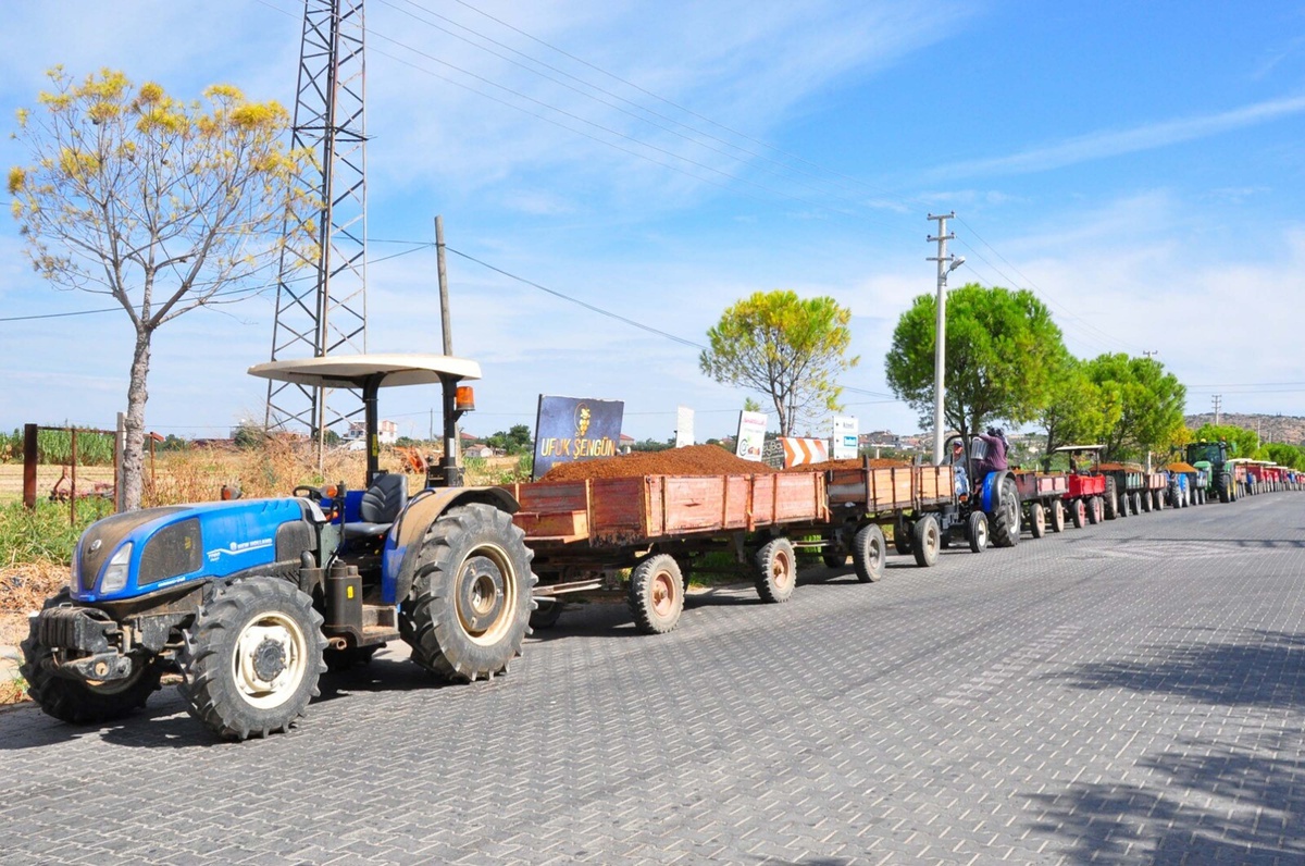 TMO Manisa\'da kuru üzüm alımına başladı, Saruhanlı\'da traktör kuyruğu oluştu