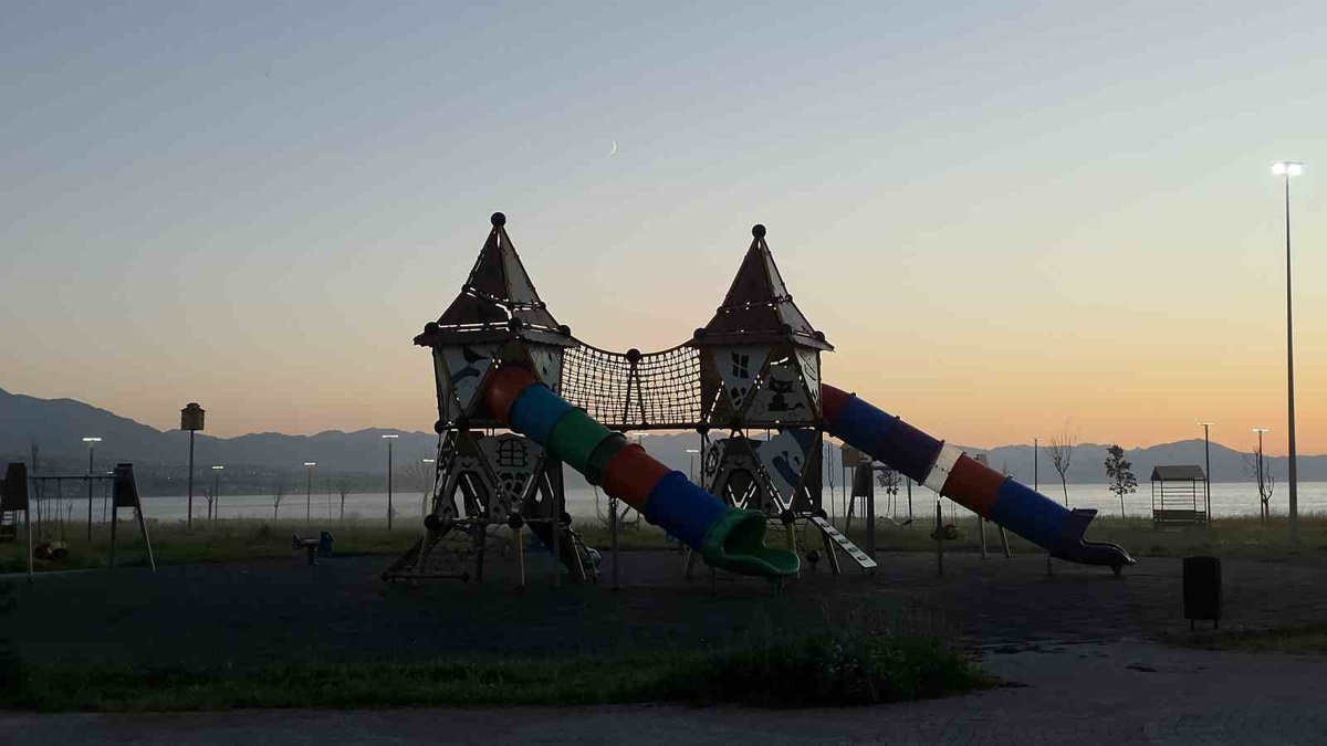Van\'da akşam gökyüzünde hilal ay ve Venüs görsel şölen sundu