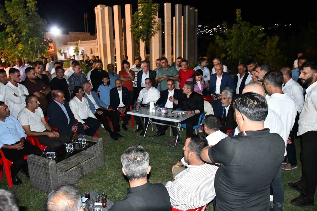 AK Partili Tatar, Silopi'de muhtarlarla istişare toplantısında buluştu
