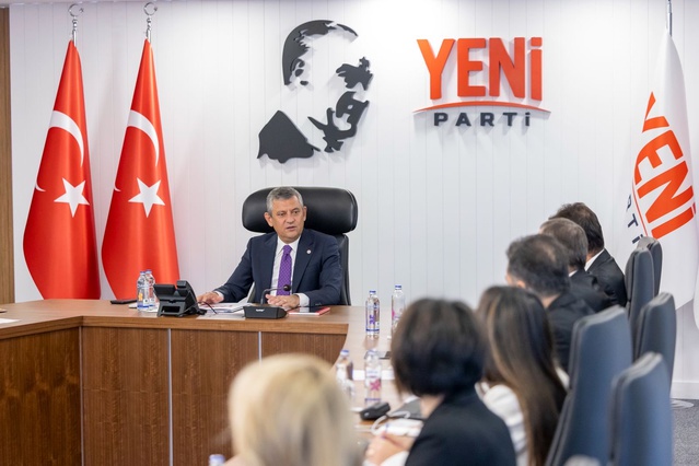 Yeni Parti Sözcüsü Emre isim tartışmasına kapı kapattı, "Biz ismimizi koruyoruz" dedi