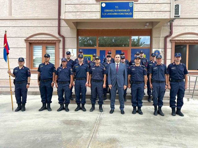 Osmaneli Kaymakamı Yılmaz, yüzbaşılığa yükselen İlçe Jandarma Komutanı Soy'u tebrik etti
