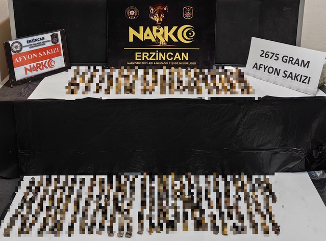 Erzincan'da otobüste 2 kilo 675 gram Afyon sakızı taşıyan 3 şüpheli tutuklandı