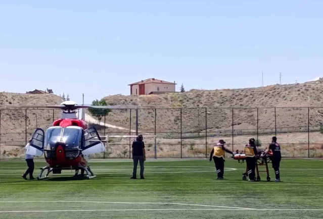 Darende'de iç kanama geçiren 85 yaşındaki hasta hava ambulansıyla Malatya'ya sevk edildi