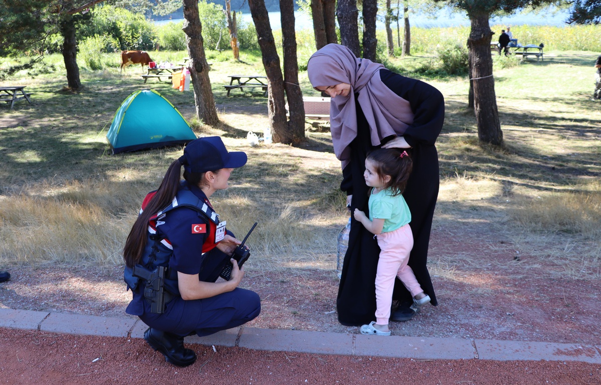 Jandarma Teğmen Nevin Saygılı, Bolu\'da bir ilke imza attı: Abant Gölü Milli Parkı karakol komutanlığına atandı