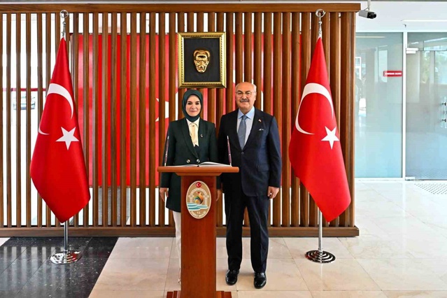 Bakan Göktaş Denizli Valiliğini ziyaret etti