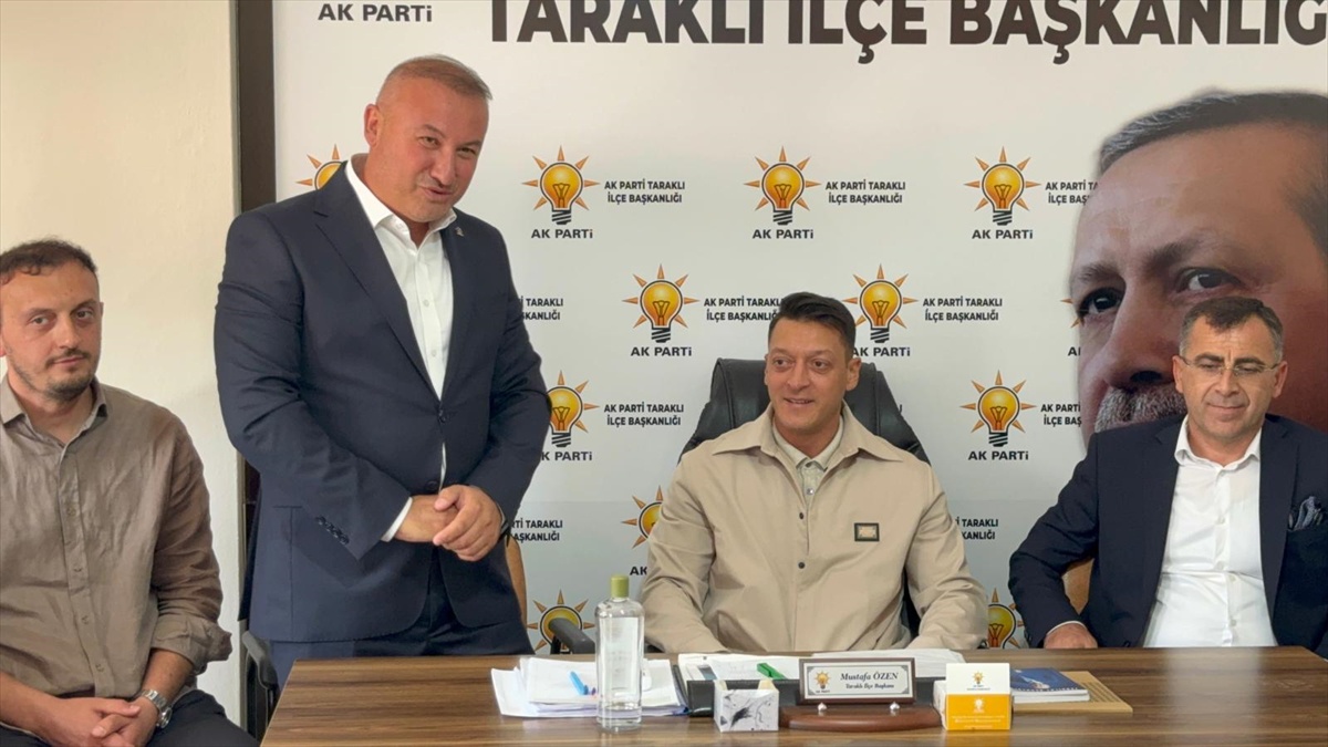 Mesut Özil Sakarya Taraklı'da esnaf ve sporcularla buluştu
