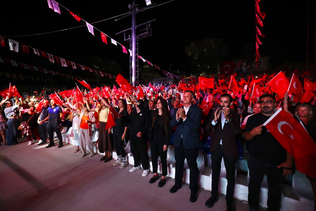 Alaçatı’nın kurtuluşunun 104. yılı törenlerle kutlandı
