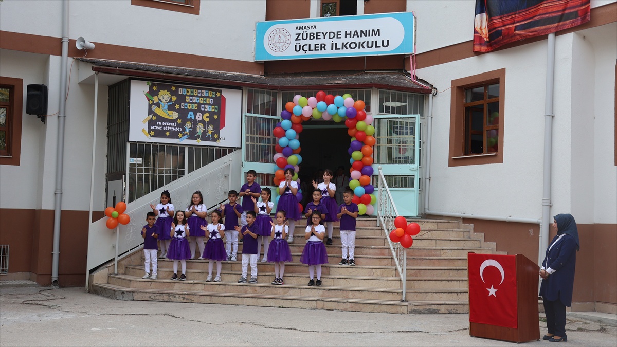 Amasya\'da İlköğretim Haftası törenle başladı, yaklaşık 51 bin öğrenci dersbaşı yaptı