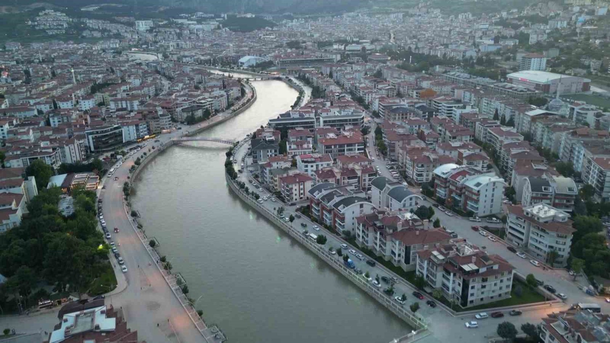 Amasya\'da motorlu araç sayısı ağustos ayında 169 bin 584\'e yükseldi