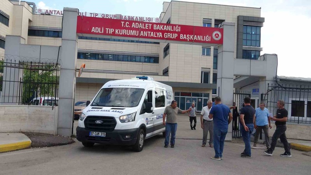 Antalya Korkuteli'de 3 kişiyi vuran şüpheli aranıyor, cenazeler yakınlarına teslim edildi