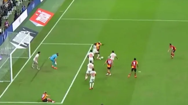 Anthony Taylor Süper Lig'deki tartışmalı pozisyonları tek tek inceledi