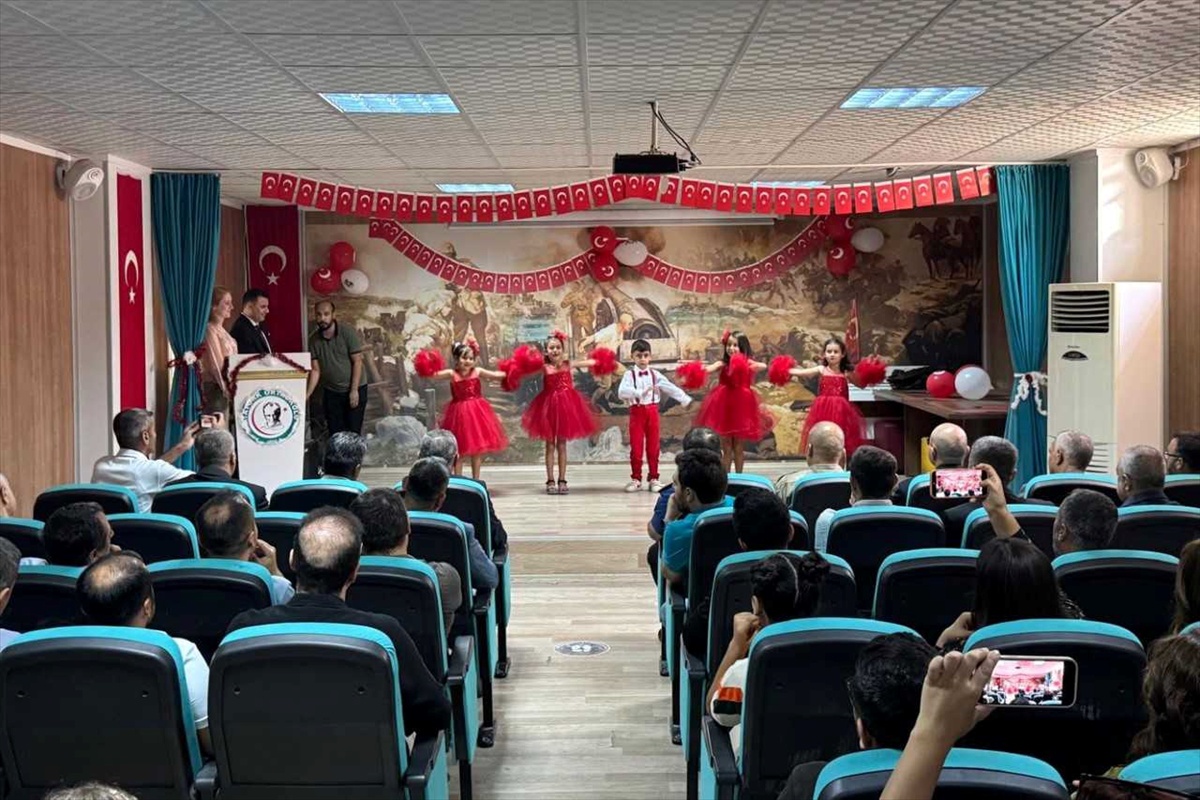 Araban\'da İlköğretim Haftası törenle kutlandı, öğrenciler şiir okudu
