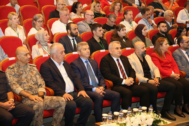 Artvin'de 9 ülkeden 145 akademisyenin katıldığı coğrafya kongresi başladı