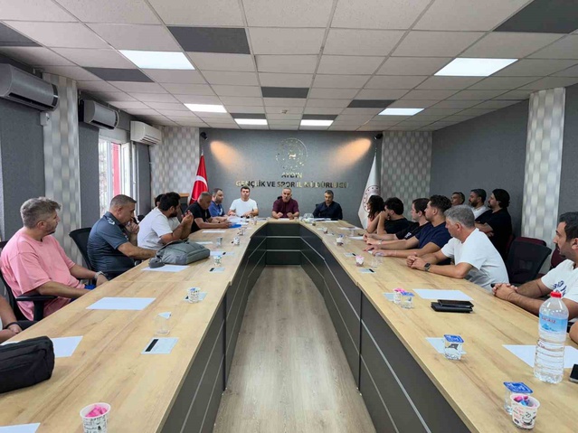 Aydın'da basketbol kulüpleri yeni sezon öncesi toplantıda buluştu