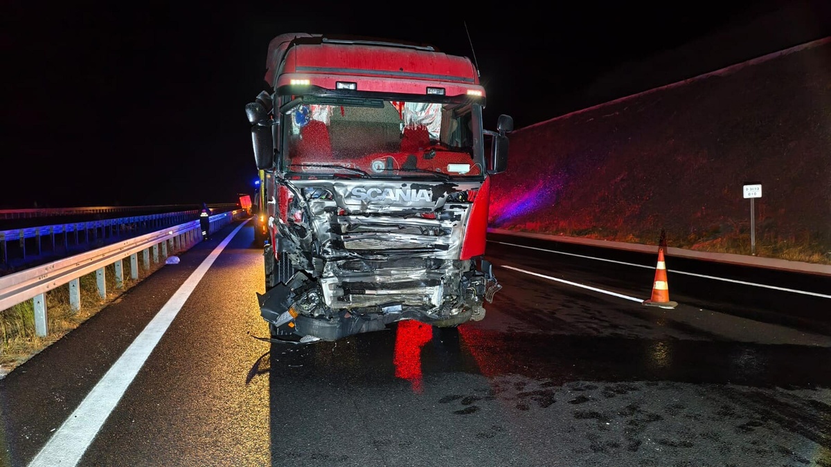 Aydın Kuyucak'ta TIR ile çarpışan hafif ticari araçtaki 3 kişi hayatını kaybetti