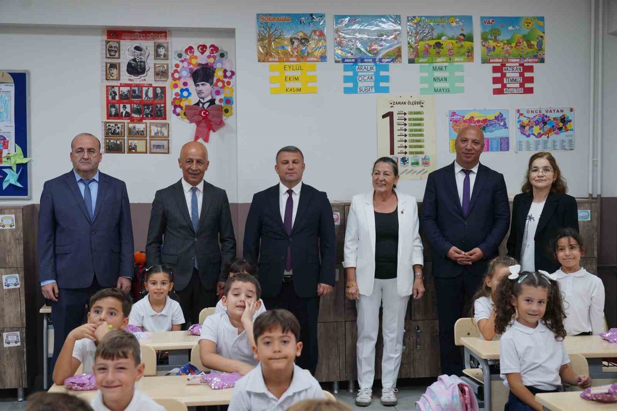 Ayvalık’ta ilköğretim haftası coşkuyla kutlandı