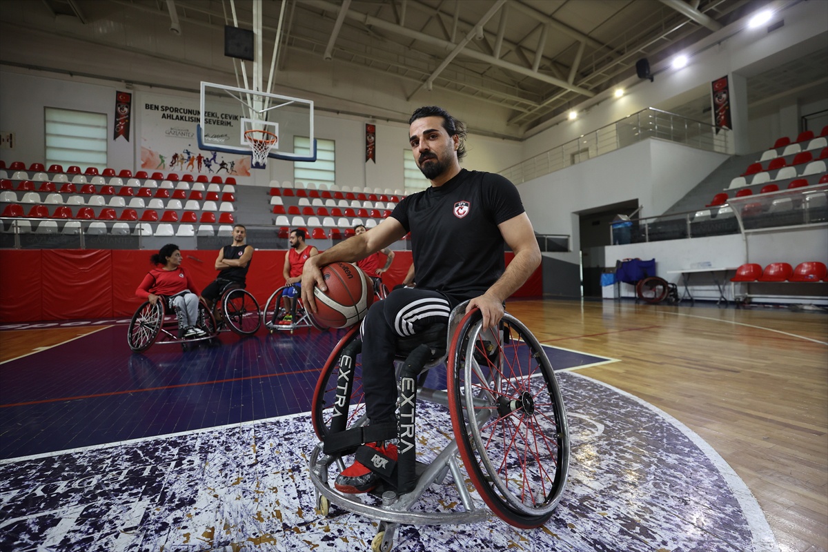 Bacağını kaybeden Mullahasanuşağı, tekerlekli basketbolla hayata tutundu