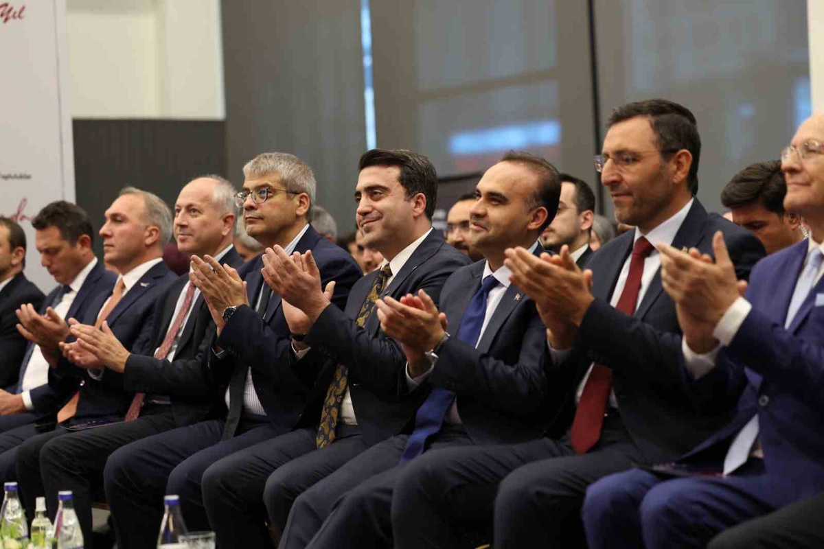 Bakan Kacır: "Öyle kuvvetleneceğiz ki, dünyada hiç kimse mazlumlara ve Türk milletine zarar vermeyi aklının ucundan dahi geçiremeyecek"