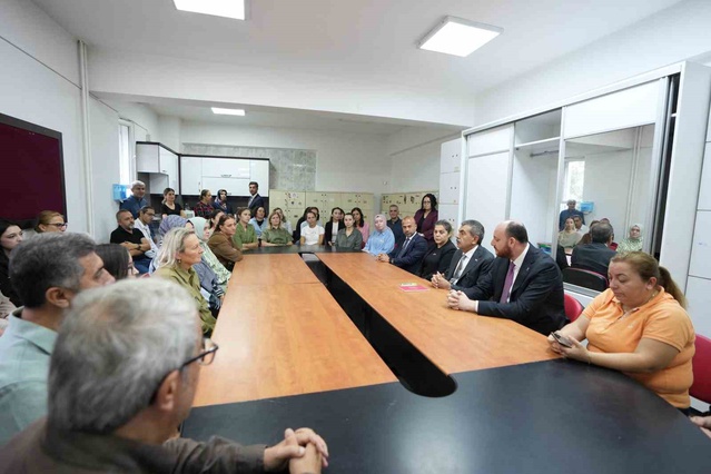 Bakan Tekin Yalova'da öğrencilerle buluştu