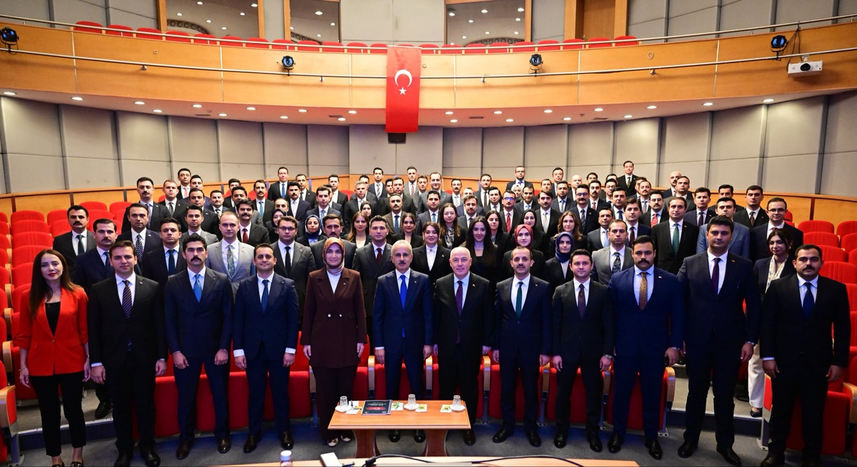 Uraloğlu, kaymakam adaylarına Türkiye\'nin ulaşım hedeflerini anlattı