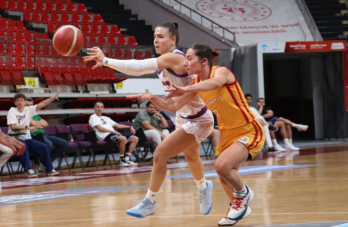 BOTAŞ, Kayseri\'de Erciyes Kupası finalinde Melikgazi Kayseri Basketbol\'u 79-83 yendi