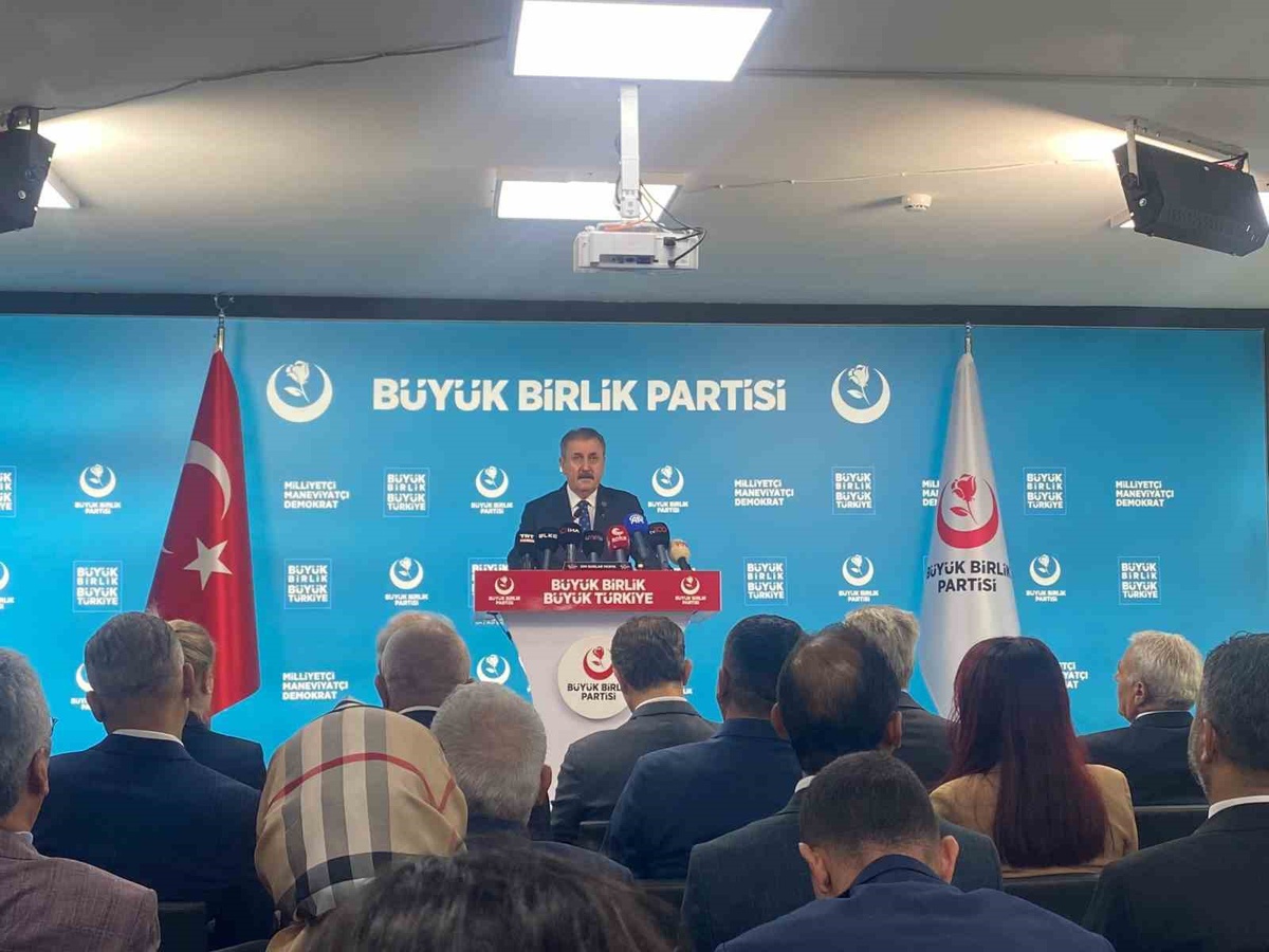 Destici: Aile kurumuna LGBT dernekleri üzerinden saldırılıyor