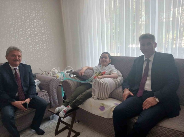 Beyşehir'de evde eğitim gören öğrencilere İlçe Milli Eğitim Müdürü'nden ziyaret