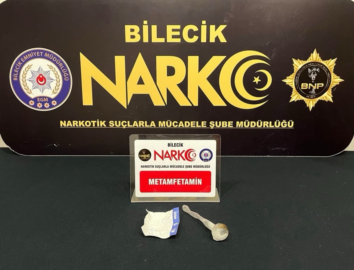 Bilecik merkez ve Bozüyük\'te üzerinde uyuşturucu bulunan 3 şüpheli gözaltına alındı