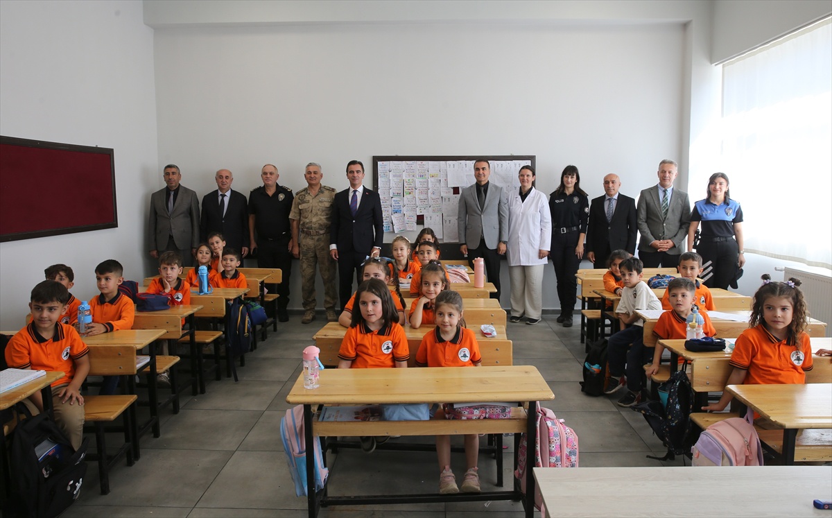 Bitlis\'te 232 okul bahçe görevlisi güvenlik için göreve başladı
