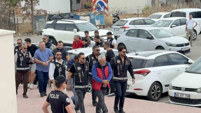 Bodrum'da tefecilik operasyonunda gözaltına alınan 8 şüpheli adliyeye sevk edildi